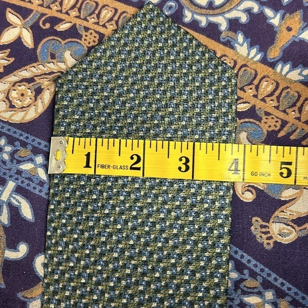 Van-Heusen Silk Men’s Ties (3) Black Blue Gray Cream Neutrals Perfect Condition